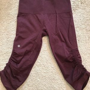 Lululemon in the flow crop II burgundy size 8